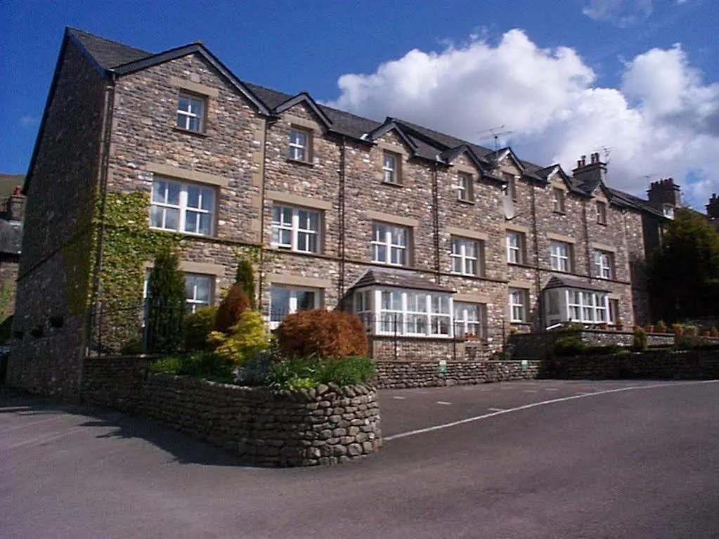 Howgills Apartments Hotel